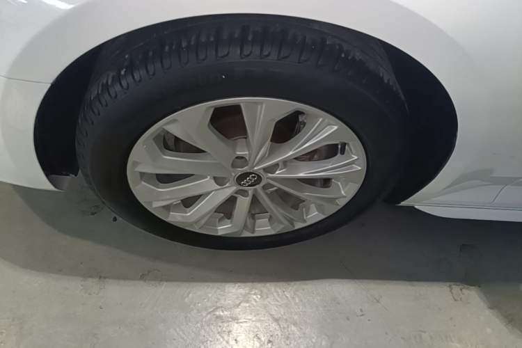 Used Audi A4L 2019 40 TFSI Ambition China VI Left Front Wheel Hub
