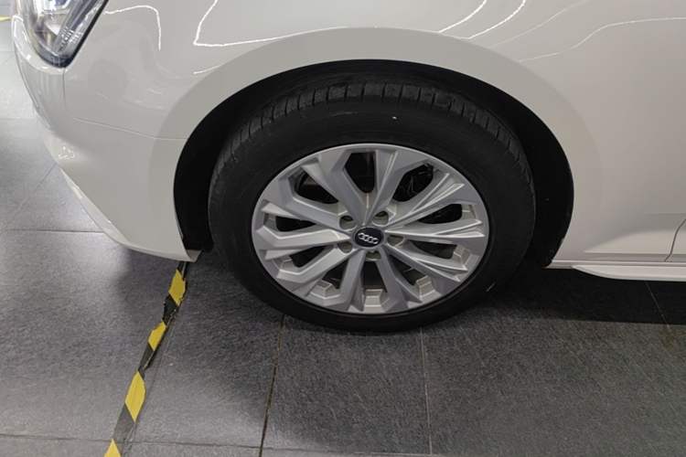 Used Audi A4L 2019 40 TFSI Ambition Version China V Left Front Wheel Hub