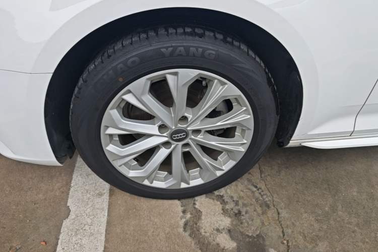 Used Audi A4L 2019 40 TFSI Ambition Version China V Left Front Wheel Hub