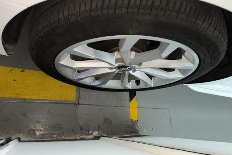 Used Audi A4L 2019 40 TFSI Fashion Version China V Left Front Wheel Hub