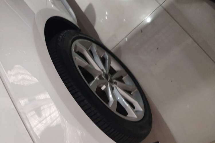 Used Audi A4L 2019 40 TFSI Fashion Edition China VI Emission Standard Left Front Wheel Hub