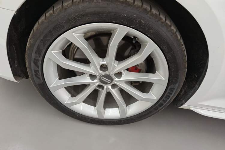 Used Audi A4L 2019 40 TFSI Fashion Version China V Left Front Wheel Hub