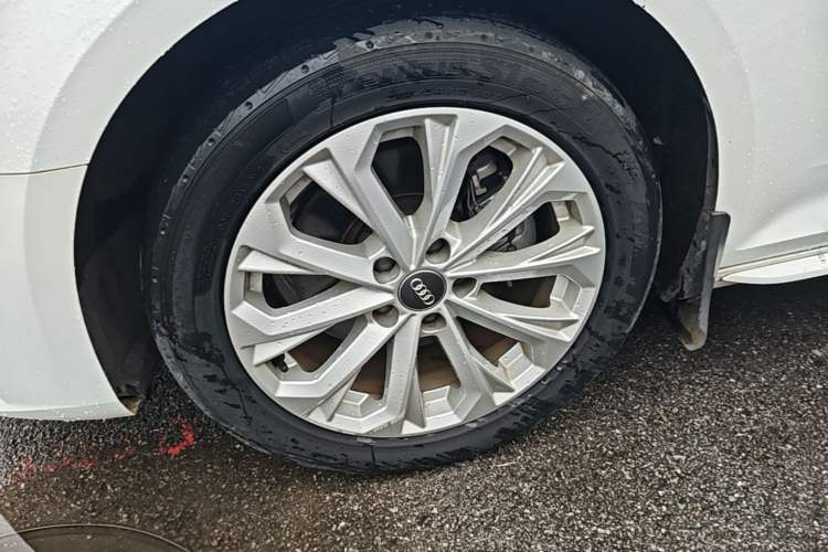 Used Audi A4L 2019 40 TFSI Ambition China VI Left Front Wheel Hub