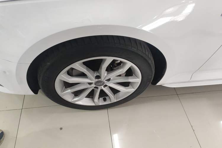 Used Audi A4L 2019 40 TFSI Fashion Edition China VI Emission Standard Left Front Wheel Hub