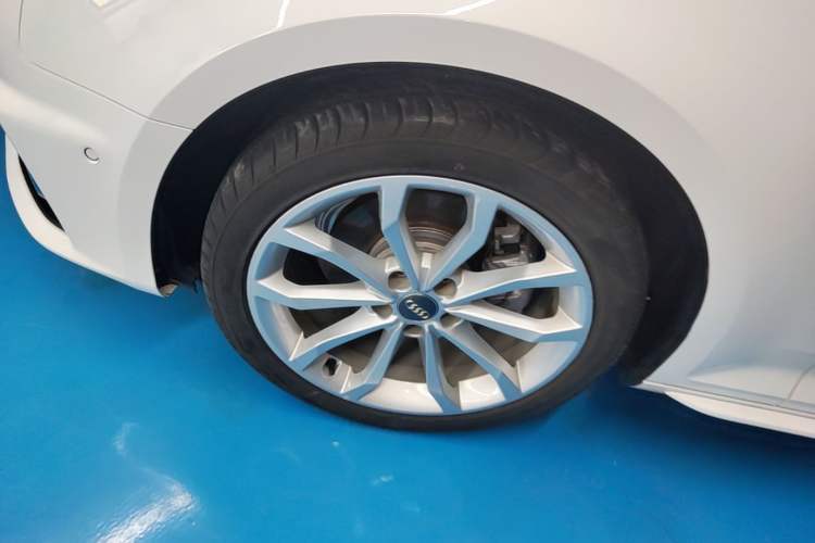 Used Audi A4L 2019 40 TFSI Fashion Edition China VI Emission Standard Left Front Wheel Hub