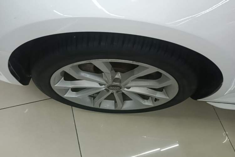 Used Audi A4L 2019 40 TFSI Ambition China VI Left Front Wheel Hub