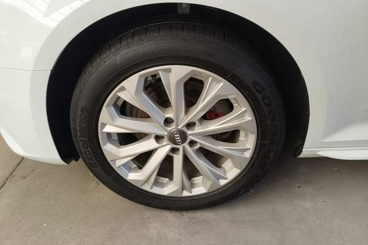 Used Audi A4L 2019 40 TFSI Ambition China VI Left Front Wheel Hub