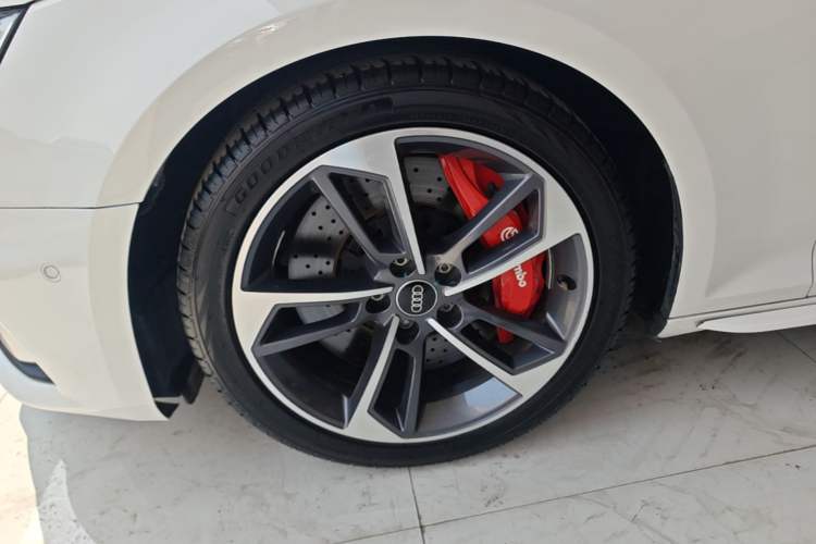 Used Audi A4L 2019 40 TFSI Fashion Edition China VI Emission Standard Left Front Wheel Hub