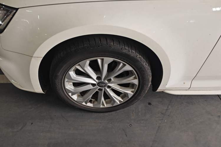 Used Audi A4L 2019 40 TFSI Ambition China VI Left Front Wheel Hub