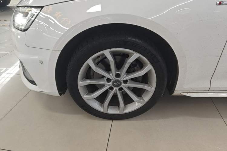 Used Audi A4L 2019 40 TFSI Fashion Edition China VI Emission Standard Left Front Wheel Hub