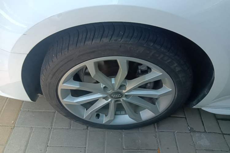 Used Audi A4L 2019 40 TFSI Fashion Edition China VI Emission Standard Left Front Wheel Hub