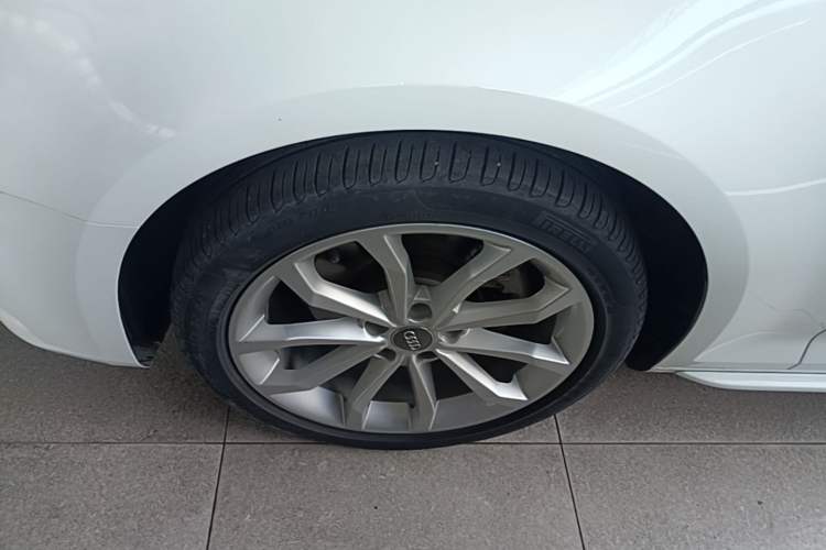Used Audi A4L 2019 40 TFSI Ambition China VI Left Front Wheel Hub