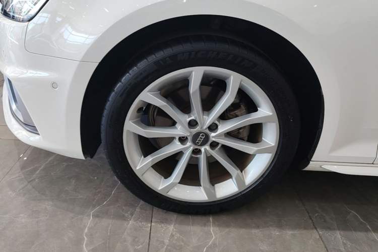 Used Audi A4L 2019 40 TFSI Fashion Edition China VI Emission Standard Left Front Wheel Hub