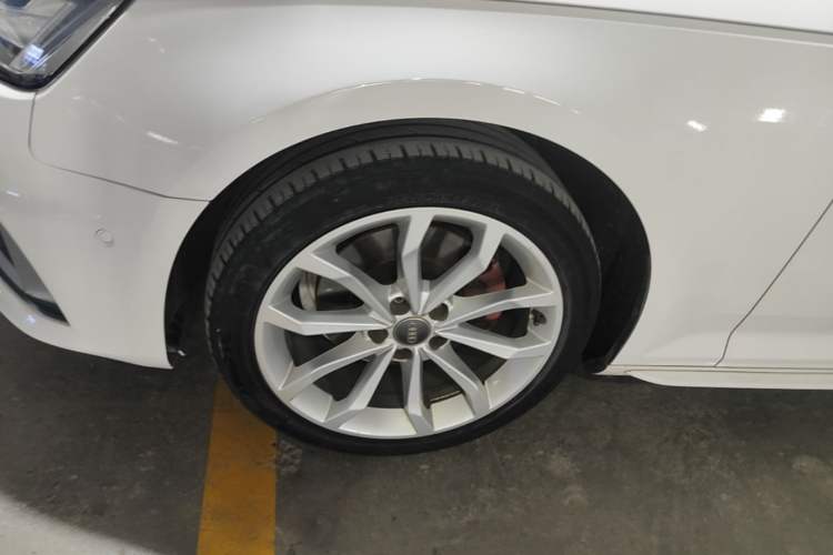 Used Audi A4L 2019 40 TFSI Fashion Edition China VI Emission Standard Left Front Wheel Hub