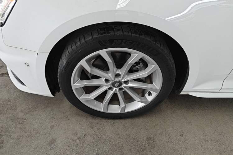 Used Audi A4L 2019 40 TFSI Fashion Version China V Left Front Wheel Hub