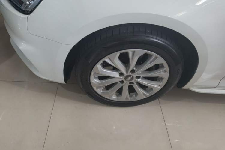 Used Audi A4L 2019 40 TFSI Ambition China VI Left Front Wheel Hub