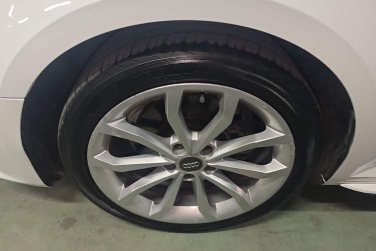 Used Audi A4L 2019 40 TFSI Fashion Edition China VI Emission Standard Left Front Wheel Hub