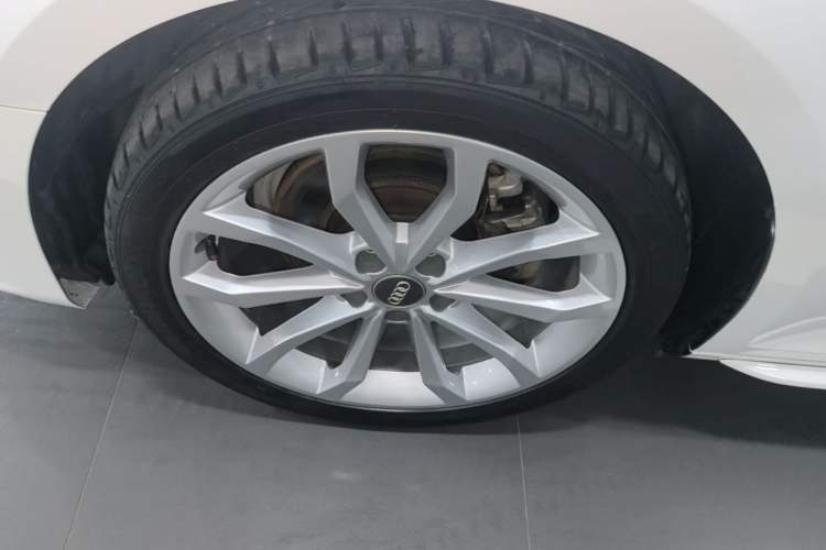 Used Audi A4L 2019 40 TFSI Fashion Version China V Left Front Wheel Hub
