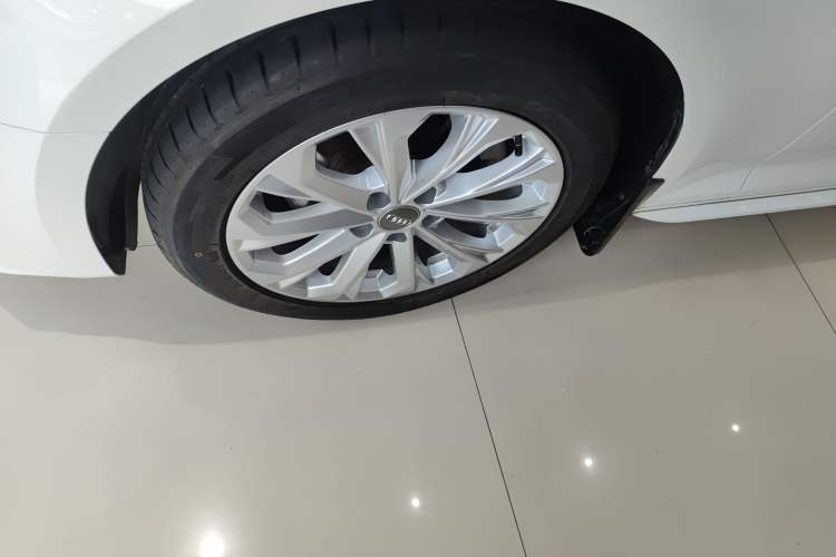 Used Audi A4L 2019 40 TFSI Ambition China VI Left Front Wheel Hub