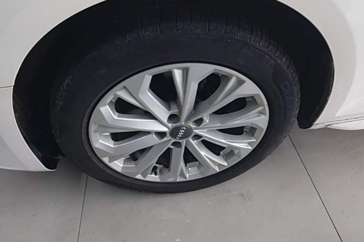 Used Audi A4L 2019 40 TFSI Ambition China VI Left Front Wheel Hub