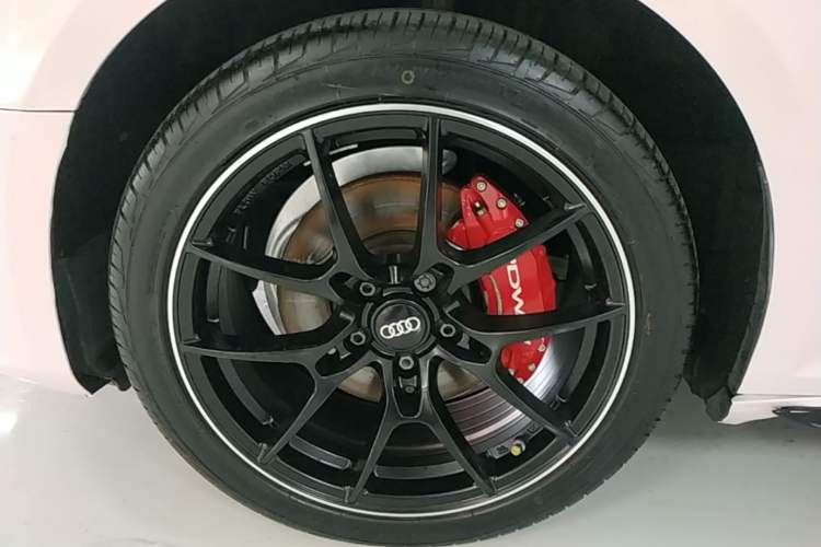 Used Audi A4L 2019 40 TFSI Fashion Edition China VI Emission Standard Left Front Wheel Hub
