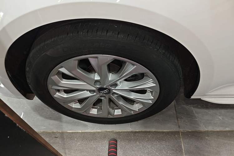 Used Audi A4L 2019 40 TFSI Ambition China VI Left Front Wheel Hub