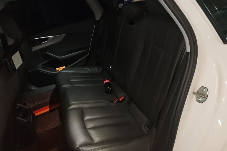 Used Audi A4L 2019 40 TFSI Ambition China VI Left Rear Seat