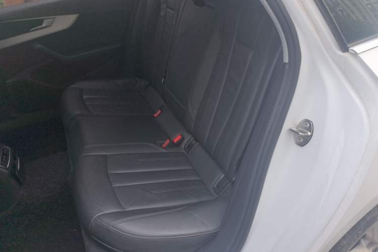 Used Audi A4L 2019 40 TFSI Fashion Edition China VI Emission Standard Left Rear Seat
