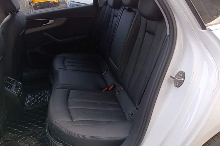 Used Audi A4L 2019 40 TFSI Ambition China VI Left Rear Seat