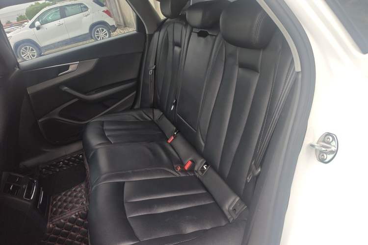 Used Audi A4L 2019 40 TFSI Ambition China VI Left Rear Seat