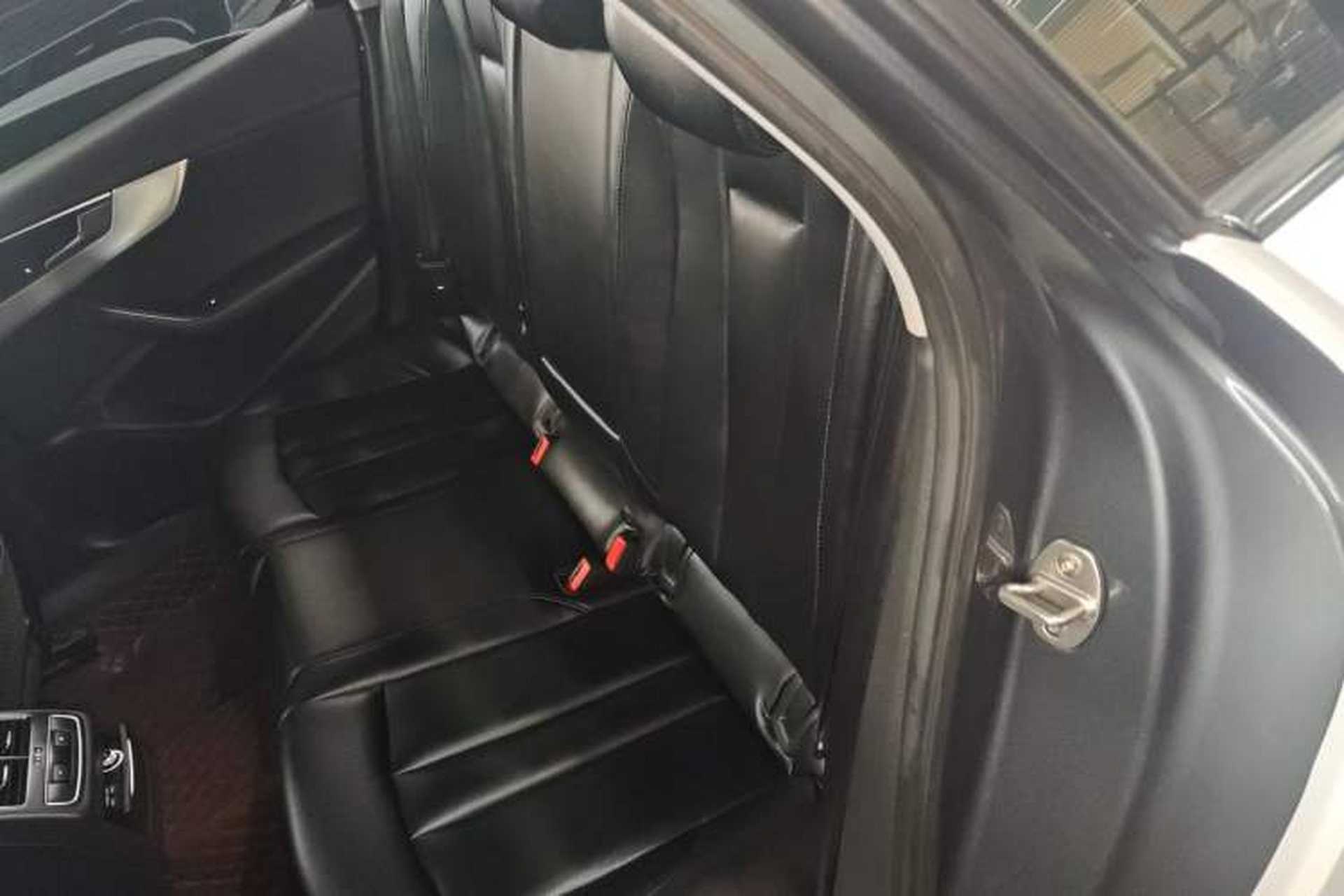 Used Audi A4L 2019 40 TFSI Fashion Edition China VI Emission Standard Left Rear Seat