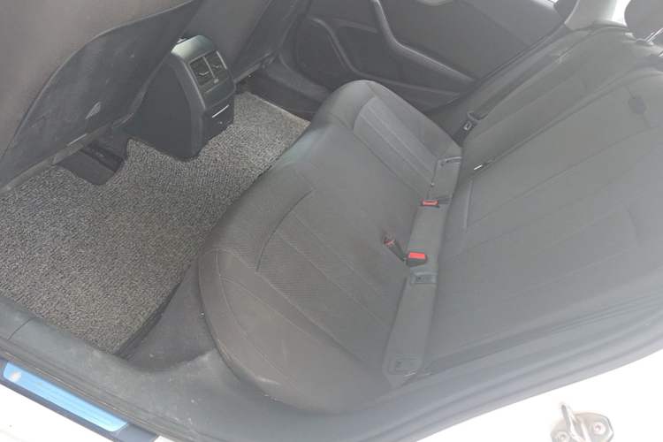 Used Audi A4L 2019 40 TFSI Ambition China VI Left Rear Seat