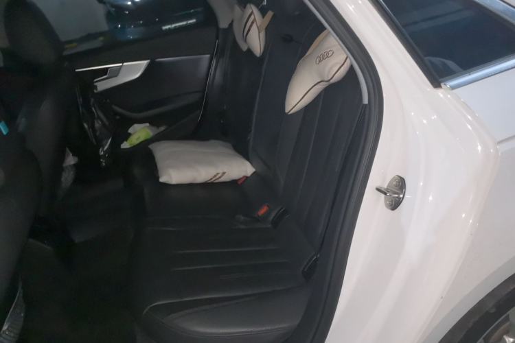 Used Audi A4L 2019 40 TFSI Fashion Edition China VI Emission Standard Left Rear Seat