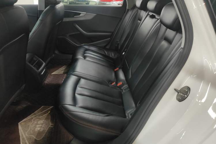 Used Audi A4L 2019 40 TFSI Ambition China VI Left Rear Seat
