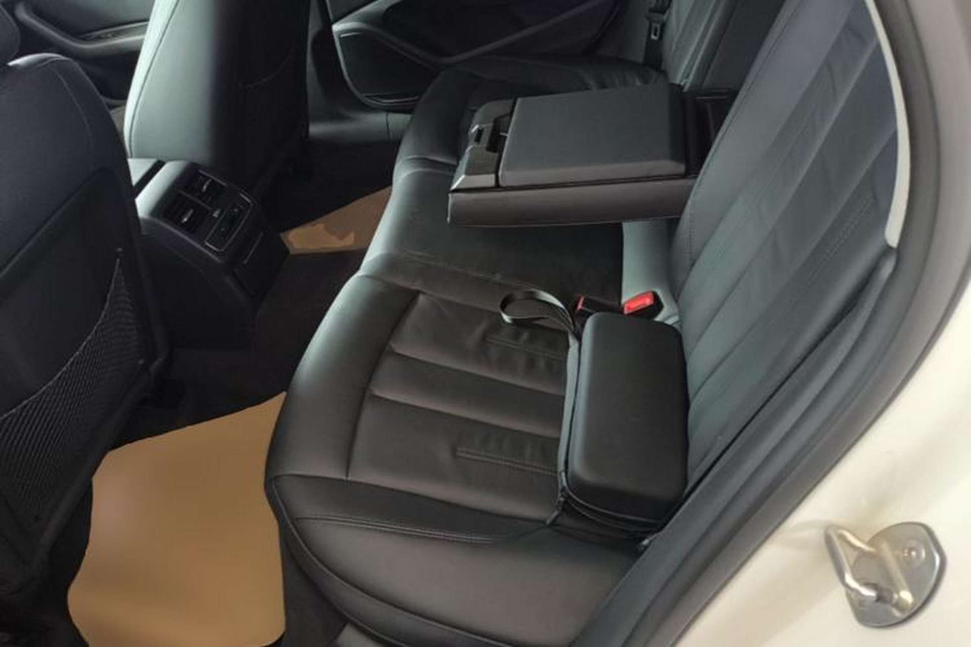 Used Audi A4L 2019 40 TFSI Fashion Edition China VI Emission Standard Left Rear Seat