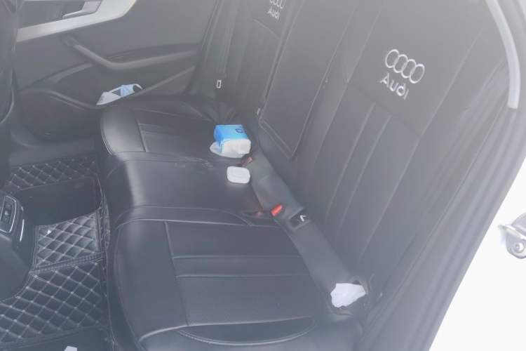 Used Audi A4L 2019 40 TFSI Fashion Edition China VI Emission Standard Left Rear Seat