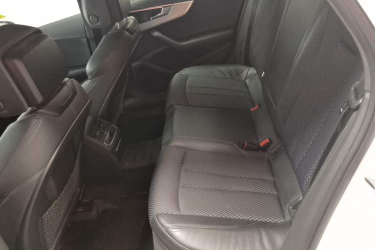Used Audi A4L 2019 40 TFSI Sporty Version China VI Left Rear Seat