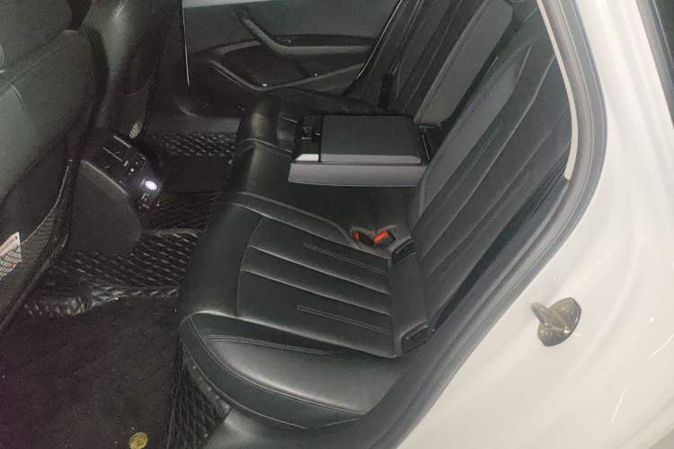 Used Audi A4L 2019 40 TFSI Fashion Edition China VI Emission Standard Left Rear Seat