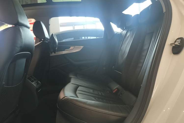 Used Audi A4L 2019 40 TFSI Fashion Edition China VI Emission Standard Left Rear Seat