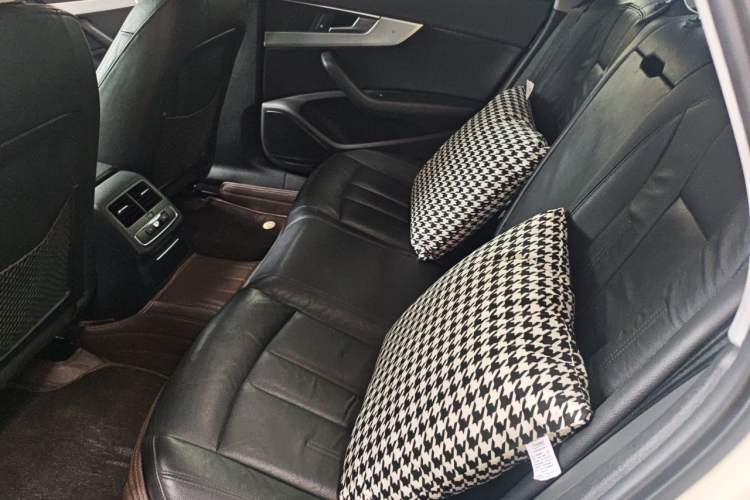 Used Audi A4L 2019 40 TFSI Fashion Edition China VI Emission Standard Left Rear Seat