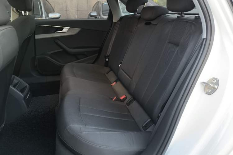 Used Audi A4L 2019 40 TFSI Ambition China VI Left Rear Seat