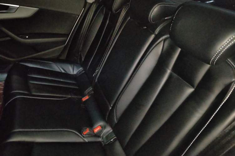 Used Audi A4L 2019 40 TFSI Ambition China VI Left Rear Seat