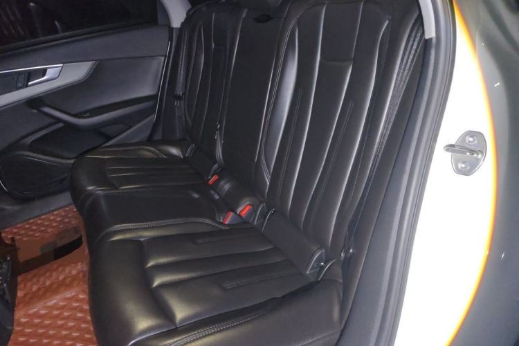 Used Audi A4L 2019 40 TFSI Ambition China VI Left Rear Seat