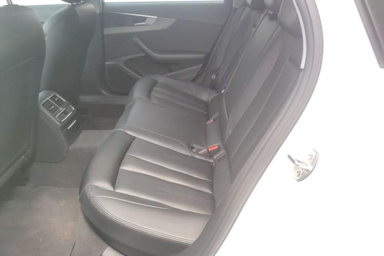 Used Audi A4L 2019 40 TFSI Ambition China VI Left Rear Seat