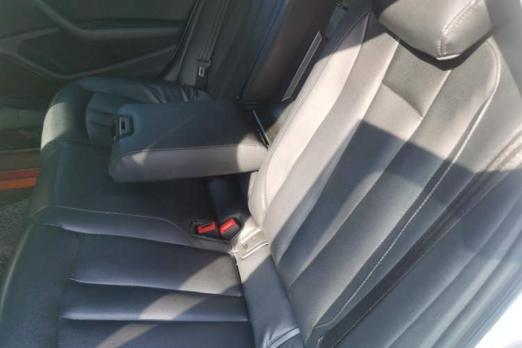 Used Audi A4L 2019 40 TFSI Ambition China VI Left Rear Seat