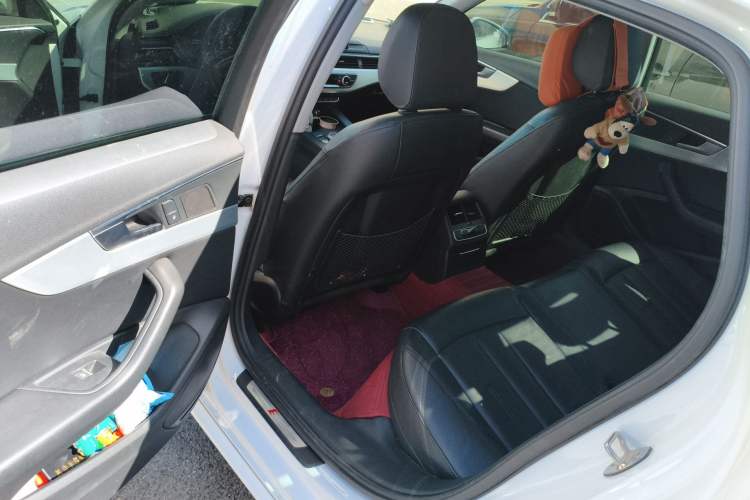 Used Audi A4L 2019 40 TFSI Fashion Edition China VI Emission Standard Left Rear Seat