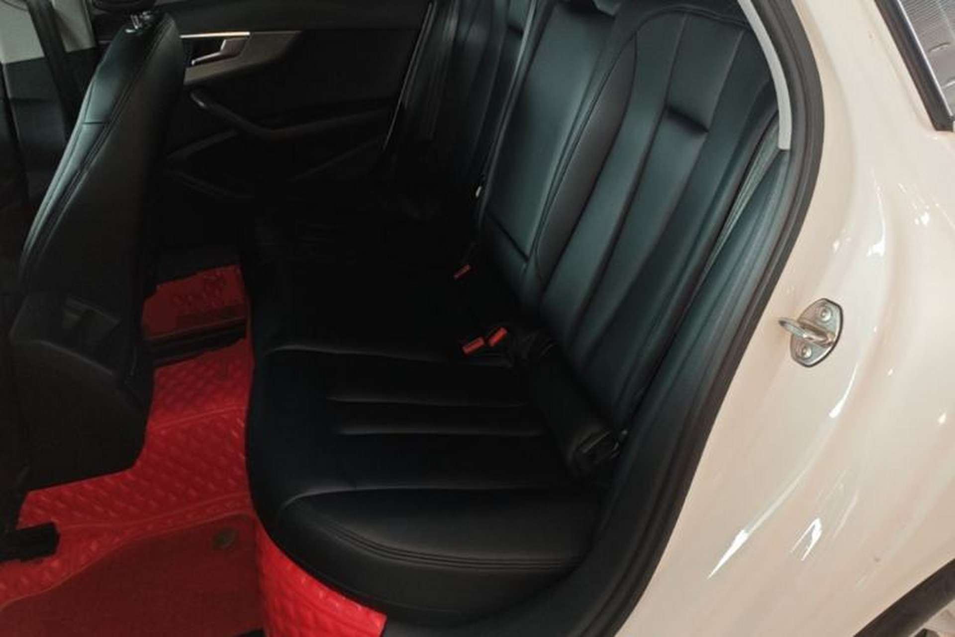 Used Audi A4L 2019 40 TFSI Ambition China VI Left Rear Seat