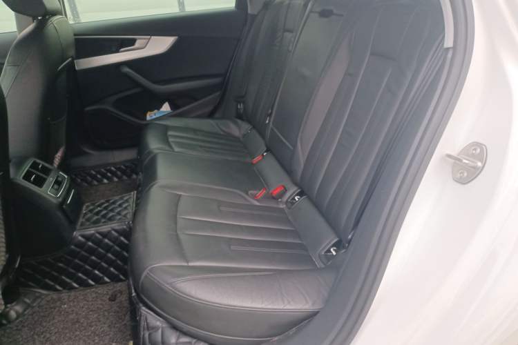 Used Audi A4L 2019 40 TFSI Fashion Edition China VI Emission Standard Left Rear Seat