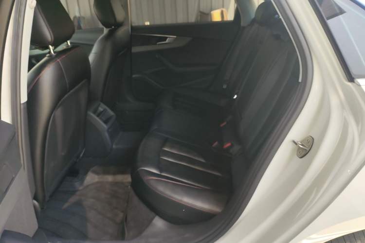 Used Audi A4L 2019 40 TFSI Ambition China VI Left Rear Seat