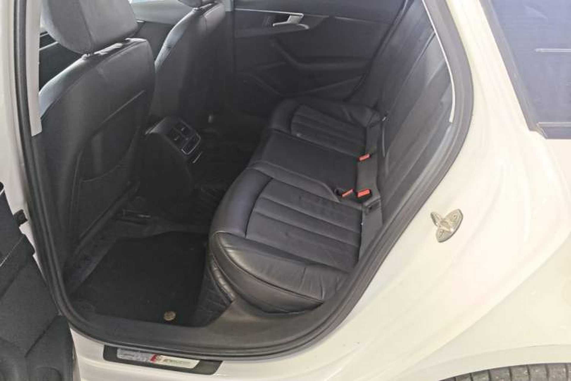 Used Audi A4L 2019 40 TFSI Fashion Edition China VI Emission Standard Left Rear Seat